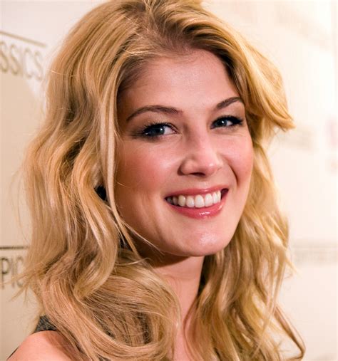 She was then dumped by director joe wright after sending 'save the date' cards without his consent. Rosamund Pike Height, Age, Boyfriend, Husband, Figure ...
