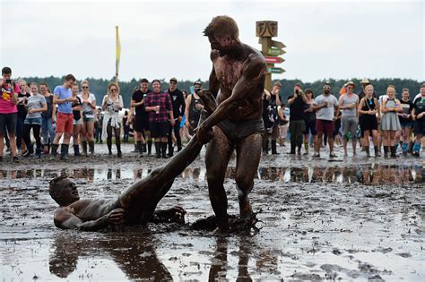 The hurricane festival, also just hurricane, is a music festival that takes place in scheeßel near bremen, germany, usually every june. Best Of 2016: Die 42 allermatschigsten Matschbilder vom ...