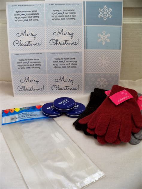 We carry a huge assortment of magic gloves, winter fleece mittens, fingerless gloves, knit gloves and stretch gloves. Clare's Contemplations: Warm,Fuzzy (Gloves!) Teacher Gift ...