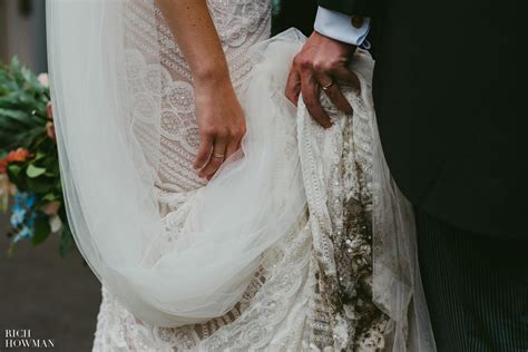 This sleek wrap wedding dress is an easy to wear style, perfect for a destination beach wedding. Wedding at Kew Gardens | Wedding Photographer Kew Gardens