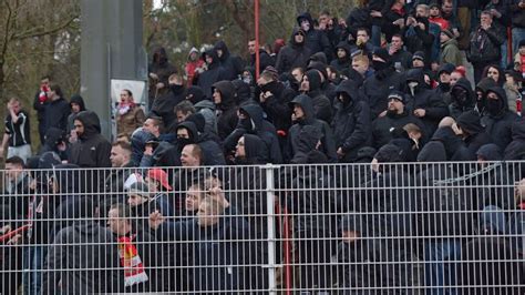 Beim dfb pokal spiel zwischen bfc dynamo berlin und dem 1. Union II gegen Dynamo: 112 Polizisten verletzt! - B.Z. Berlin