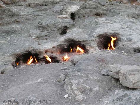 Danach bricht ein großes feuer aus, läden und autos stehen in flammen. Chimaera, die ewigen Feuer der Chimäre