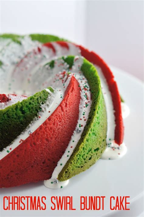 A christmas cake doesn't have to be complicated. Christmas Bundt Cake Ideas / Bundt Cake Decorating Ideas ...