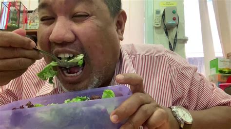 Seorang lelaki berkongsikan caranya membuat burger prosperity homemade ala mcd. Cara Buat Menu Diet Salad Sedap - YouTube