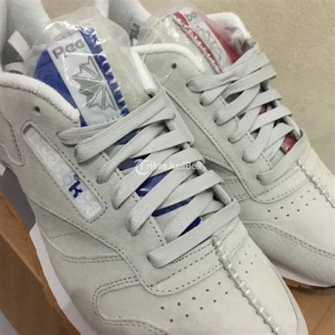 Begini cara mudah membedakan sepatu reebok asli atau ori sepatu sneakers reebok classic white original hasil pre order dari england dan seperti biasa. Sepatu Reebok Classic Leather x Kendrick Lamar Warna Putih ...