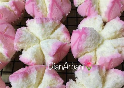 Steamed tart) is an indonesian and malaysian traditional snack of steamed sponge cupcake. Bolu Kukus Tanpa Bp : Resep Bolu Wortel Kukus Tepung Beras Tanpa Bp Sp 3 Piring Sehari : Cara ...
