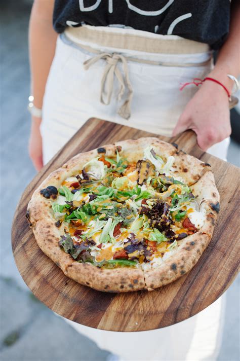 Double slate and roast 2 pizzas at the same time. Best Food Truck - Big Bon Pizza | Eat It and Like It