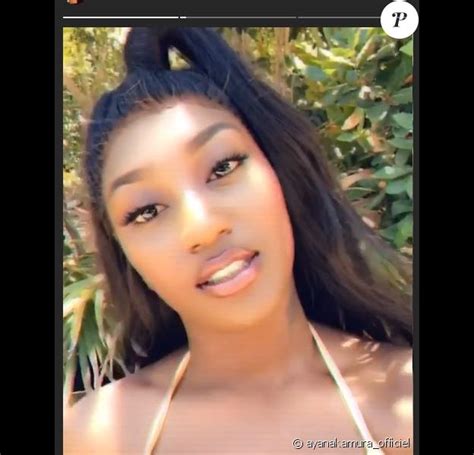 On retrouve la jeune femme dans la chambre d'un palace. Aya Nakamura : Sublime en bikini, elle affiche ses jolies formes à la plage - Purepeople