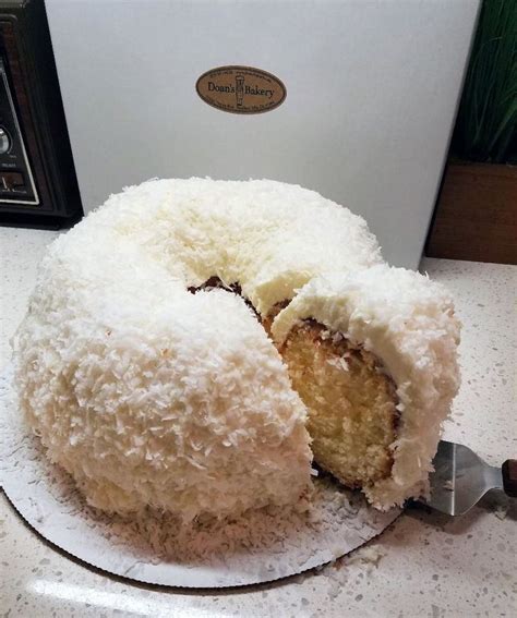 All i want for christmas is tom cruise's cake. Tom Cruise Coconut Cake Bakery Doan's / Doan's Bakery ...