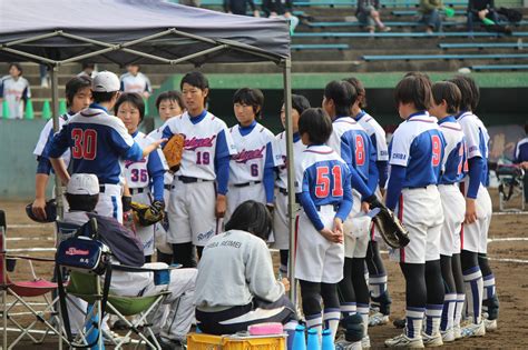 黄色 壁 女の子 女性 流行に敏感な 人. 女子ソフトボール部 東日本高等学校女子ソフトボール大会出場 ...