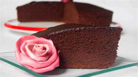 La torta al cioccolato, preparata con il bimby, farà venire voglia di cucinare anche a coloro che non sono appassionati di cucina! Dolci con uova di Pasqua con bimby: 10 idee - Sapori Nuovi