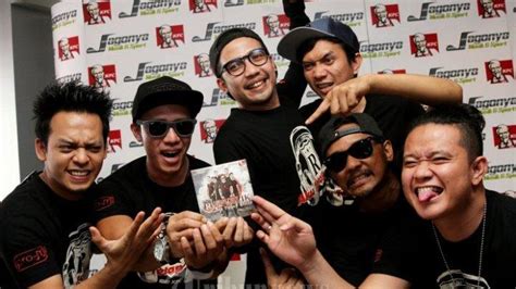 Jangan dengarkan gosip murahan tentang aku. Chord Kunci Ukulele Selimut Tetangga - Repvblik ...