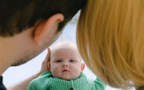 De pezinho com a bunda grande bem empinada a mãe encara o cacete duro e. Mãe posta foto da filha e pede aos amigos a ajudarem a ...