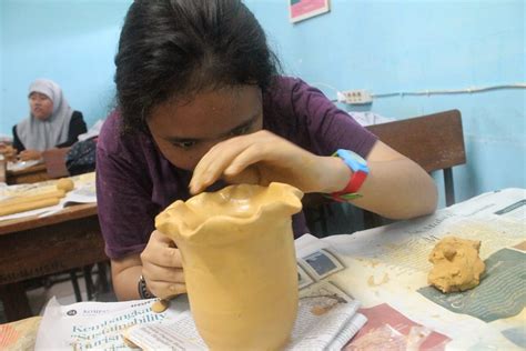 Nama seni teater memiliki nilai keindahan kurang memiliki nilai keindahan indah alasan pilihan kalian 1 2 34 5 d. SENI BUDAYA PARAMITHA: KRITIK TEATER