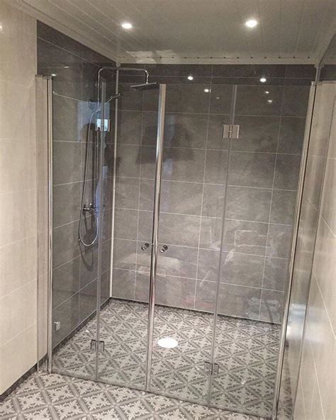 Maybe you would like to learn more about one of these? Dusj med god plass?🚿 -Ja takk! 😃👍🏻 Dusjveggene er leddet ...