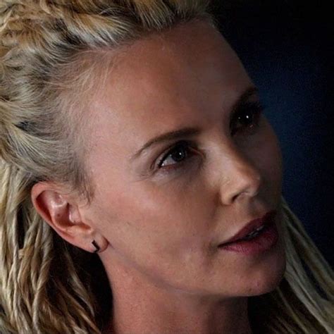 Late last month, rodriguez threatened to leave the franchise if it didn't start placing equal importance on its female characters via a post on instagram. Sala66 - Charlize Theron en "Fast & Furious 8″ (The Fate ...