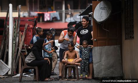 Antara cara lain ialah memberi perkhidmatan diluar waktu perniagaan kepada pelanggan ( pergi ke rumah palanggan ). KKM sahkan tukang gunting rambut positif Covid-19