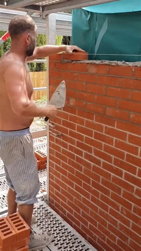 The little things izle, izle, 720p izle, 1080p hd izle, filmin bilgileri, konusu, oyuncuları, tüm serileri bu sayfada. Brick laying efficiency. : oddlysatisfying | Brick laying ...