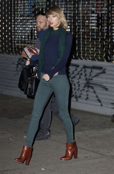 4 hot pics of january jones snapped at gas. Taylor Swift in Green Tight Jeans -16 | GotCeleb