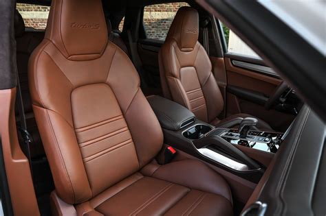 That 7 mph difference between the porsche and the bentley (currently the world's fastest production suv) won't be noticeable anywhere other than a racetrack or an autobahn. Essai Porsche Cayenne Turbo S E-Hybrid Coupé (2019) : SUV ...