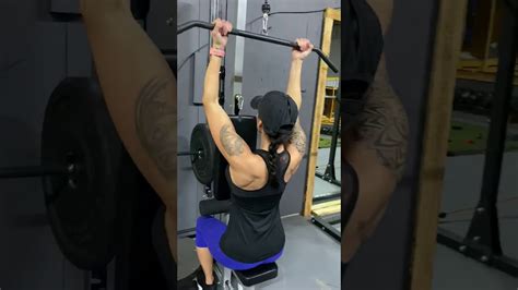 Reverse the motion slowly to extend your arms again. Reverse Grip Lateral pulldown - YouTube