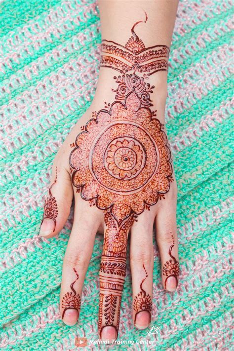 See more ideas about kashee's mehndi designs, mehndi designs, kashees mehndi. Kashee's Signature Mehndi Style in 2020 | Mehndi video, Hand henna, Mehndi style