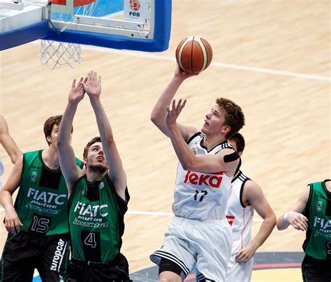 Unai simón puede fallar y de hecho lo ha hecho, y a mi me sigue transmitiendo una seguridad bestial. Luka Doncic Cto España Junior : Luka Doncic domina Cto ...