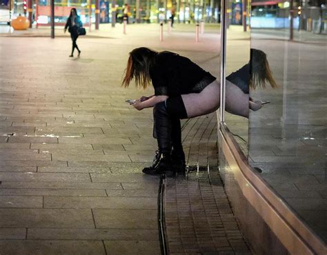 Pissing in a public toilet after a long working day / girls pissing in public. Drunken carnage over the Easter weekend | Pictures | Pics ...