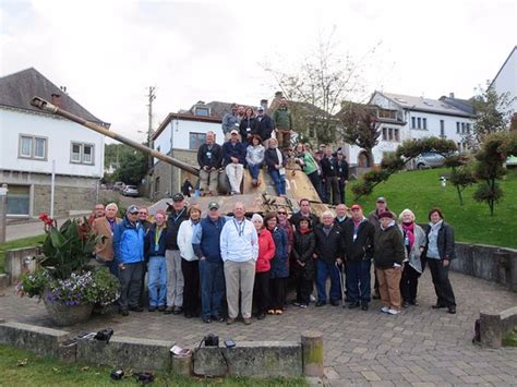 According to statements by veterans of the 116th pd and residents the tank fell over due to detonation pressure by dropped bombs into the ourthe and landed on the tower. Houffalize Panther - Foto de Oorlogsmonument Houffalize ...