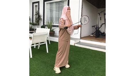 Demikianlah tips bersabar yang diberikan oleh ummi pipik kala ditinggal seorang suami tercinta, beliau mengatakan allah tidak akan membebani seorang. Umi Pipik Akui Idap Tumor Kelenjar Getah Bening, Ini 6 ...