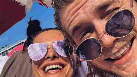 Loris karius, alman oyuncu sophia thomalla ile uzun süreli bir ilişki içerisinde olduğu biliniyordu. Sophia Thomalla zieht in die Türkei