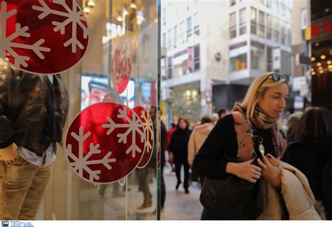 Σήμερα, παραμονή χριστουγέννων στην αθήνα τα καταστήματα θα λειτουργήσουν από τις 09:00 το πρωί έως τις 18:00 το απόγευμα. Τι ώρα κλείνουν σήμερα 24/12 σούπερ μάρκετ και μαγαζιά