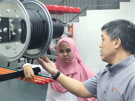 Leading global manufacturer of mobile electrification and data transfer systems for industrial machinery. Training | Conductix Wampfler Global