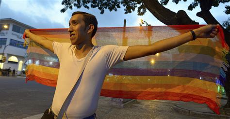 Montevideo (sputnik) — la corte constitucional de ecuador aprobó el matrimonio igualitario, informan medios locales. Iglesia manifestará ante aprobación de matrimonio ...