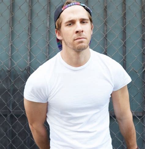 Hugh sheridan has come out as nonbinary approximately eight months after revealing that they're attracted to both men and women. Sunday Night crew travels with Hugh Sheridan to help ...