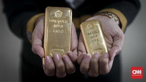 Hal ini disebabkan karena kandungan emas putih merupakan campuran emas murni dan nikel yang memiliki sifat yang berbeda dengan emas kuning. Usai Libur Lebaran, Harga Emas Antam Mengilap