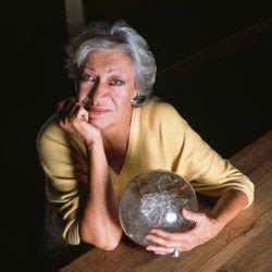 Les créations iconiques de l'artiste sont plus actuelles que jamais. The Lasting Legacy of Elsa Peretti | Prima Darling