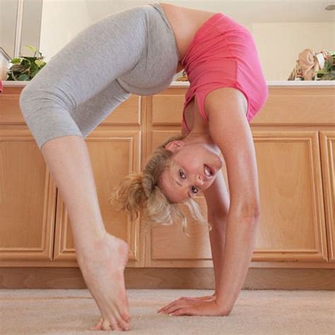 How to put on yoga pants. Yoga Pants Are Very Revealing, That's A Good Thing (40 pics)