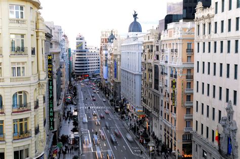 En bain ibérica (fundada en 1994) trabajamos en estrecha colaboración con muchas de las mayores corporaciones españolas, portuguesas y multinacionales de la península … Madrid, capital mundial del español - Ayuntamiento de Madrid