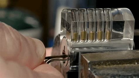 This gif has always annoyed me because he doesn't lift the non binding pins above the shear line when testing. An Engineer's Guide to Lock Picking Using Hairpins - GineersNow