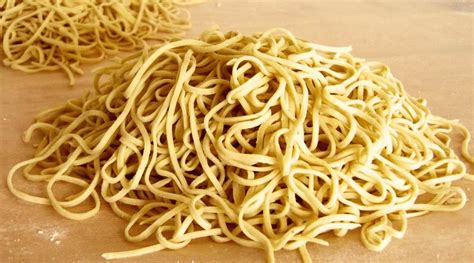 馬爾尼菲籃狀菌（talaromyces marneffei；舊稱：penicillium marneffei ）是籃狀菌屬中的一種。雖然大部分的籃狀菌都不會引發人類的健康問題，但是馬爾尼菲籃狀菌卻是致病的。 在30℃時馬爾尼菲籃狀菌呈現為菌絲型態，而在37℃時則為酵母型態。 新聞 頂泡麵頭踢小組賽 內馬爾新髮型曝光 - 看板 WorldCup - 批踢踢實業坊
