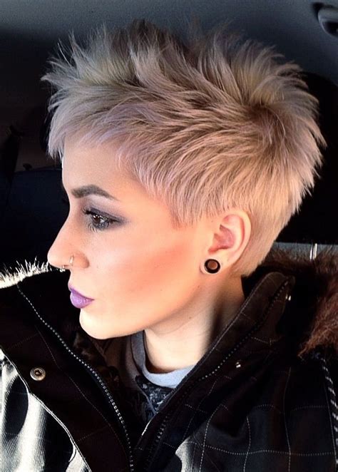 The best haircuts for fine hair add layers around the face. 26 Super Cool Hairstyles for Short Hair - Pretty Designs