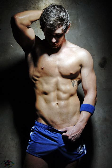Posted 23 minutes ago by: Boys in short shorts: Sultry muscle boy in short sports shorts