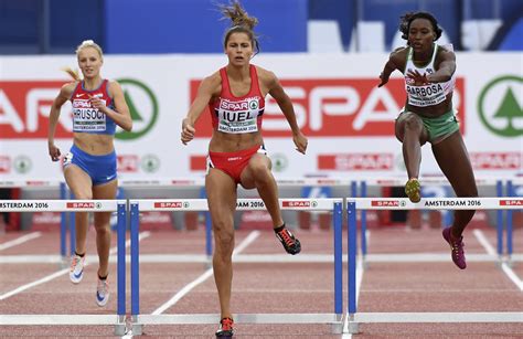 Amalie iuel som forlot norge fire år tidligere hadde plutselig gjort friidrettscomeback, og det med hyggelige resultater. Hekke-Amalie klar for OL med norsk rekord: - Prøvde å ...