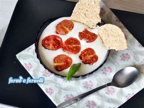 Cospargete la superficie con germogli a scelta, quindi voltate le fette e schiacciatele sul. Crema di burrata con pomodorini confit, semplice ed elegante