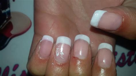 French guiana (/ɡiˈɑːnə/ or /ɡiˈænə/; Uñas de gel francesa con flor