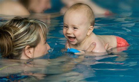 Reflexglimlach meestal kan een baby al op de derde dag na zijn geboorte glimlachen. Baby swimmingpool ab wann - Schwimmbad und Saunen