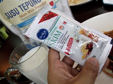 Our sunlac skim milk powder contains : SUNLAC: Skim Milk Powder Hanya 1% Lemak Susu Sahaja ...