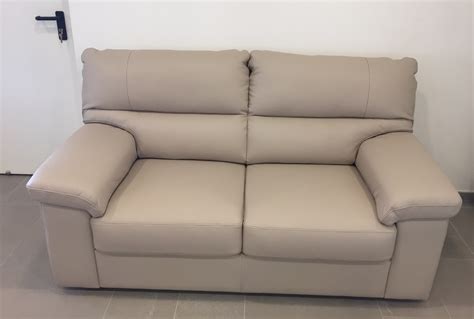 Divani usati da due posti e tre posti in pelle color panna, visionabili presso abitazione, acquistati da negozio divani e divani con copri divani nuovi. Divani A Due Posti Moderni - Divano moderno 2 posti Mambo ...