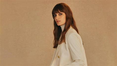 « le reste » existe en version single 45 tours, exclusivement sur ma boutique officielle et en édition limitée : Concert Clara Luciani à Caluire et Cuire du 30 avril au 17 ...